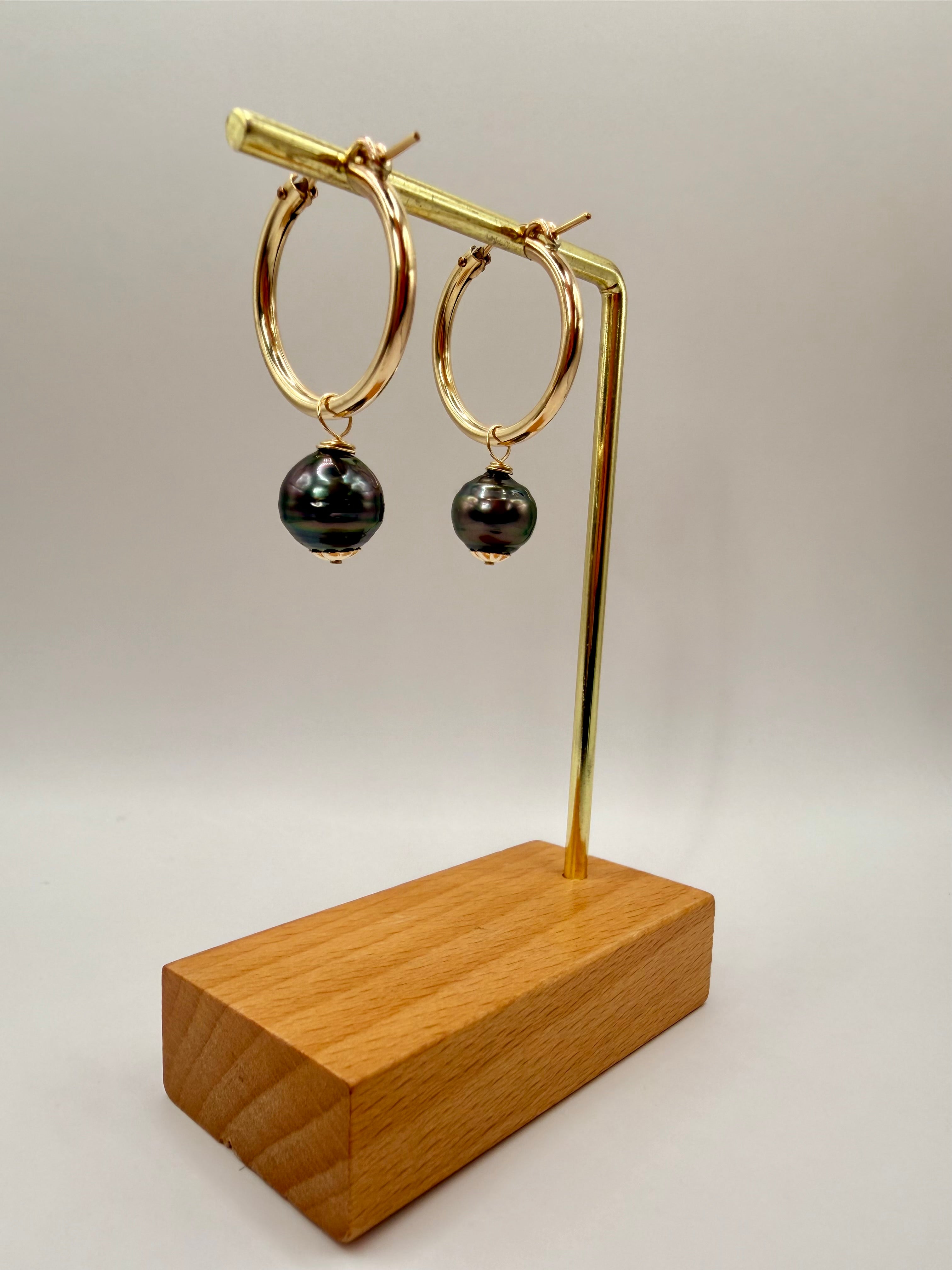 Tahitian Pearl Huggies
