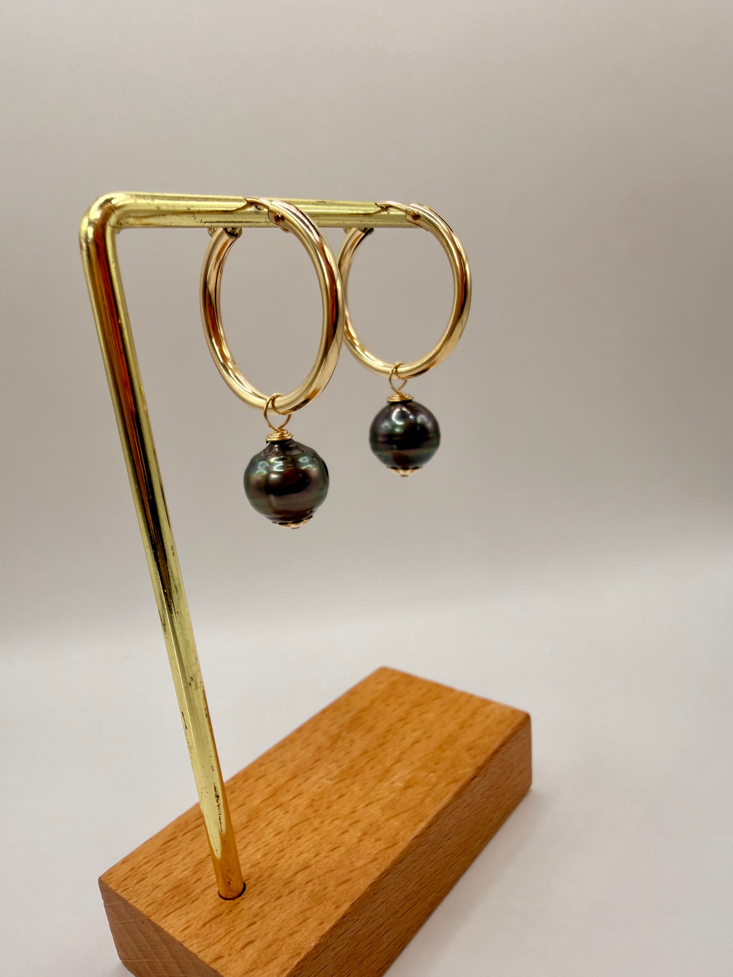 Tahitian Pearl Huggies