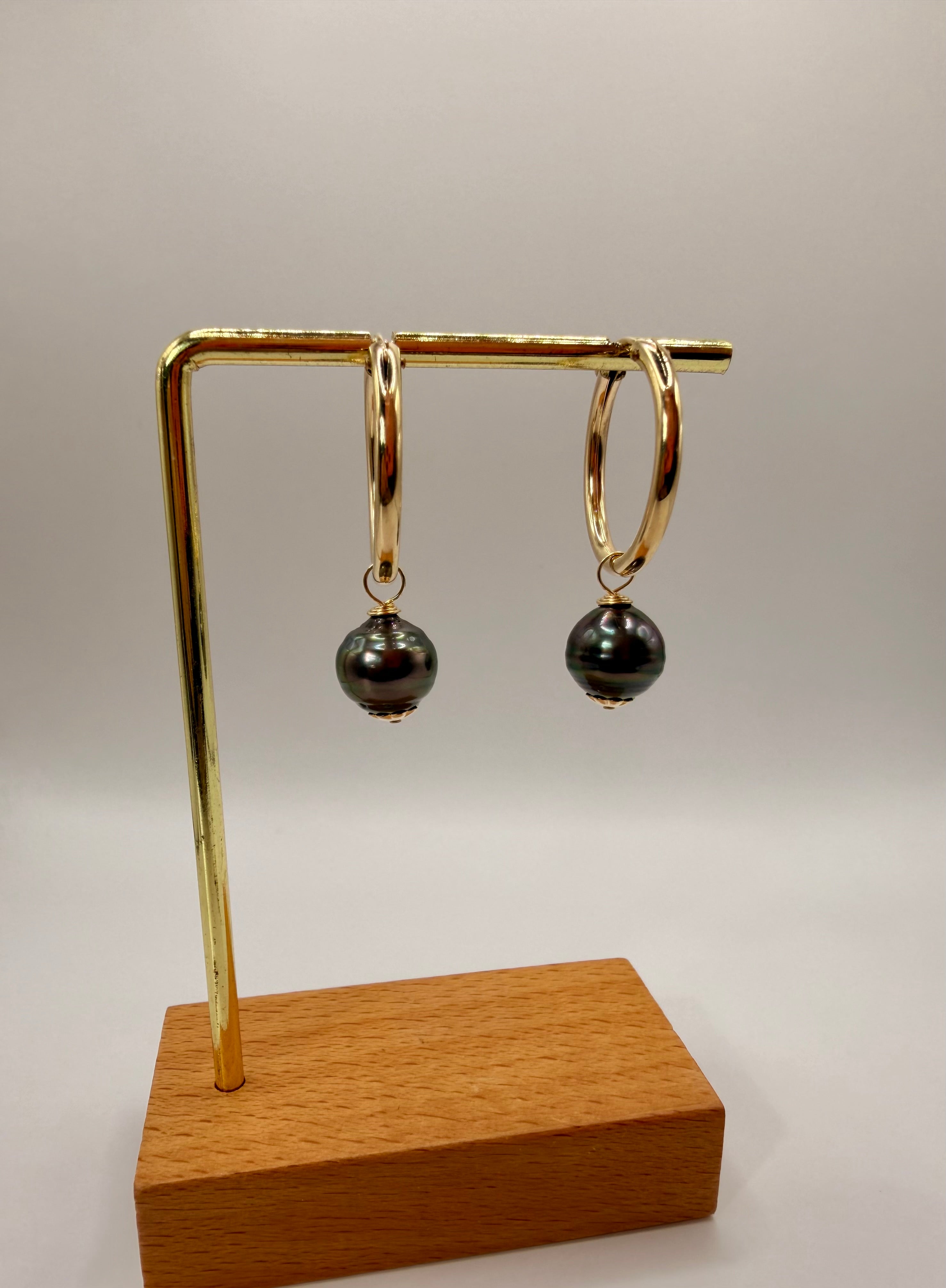 Tahitian Pearl Huggies